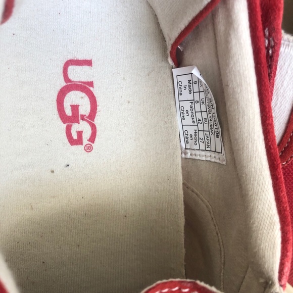 UGG men slip on, size 9 color red in perfect condition - Picture 3 of 5